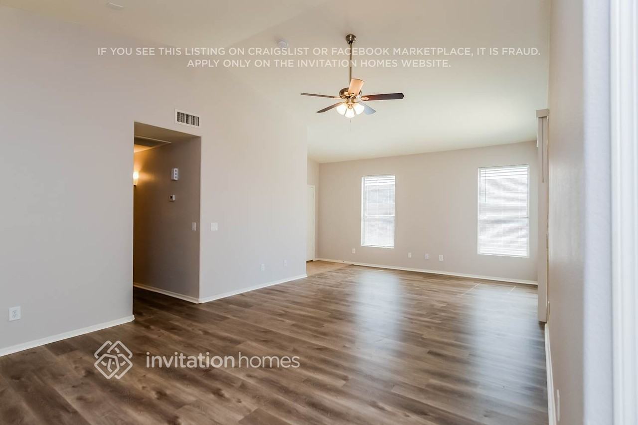 9811 E Olla Ave - Photo 2 of 12