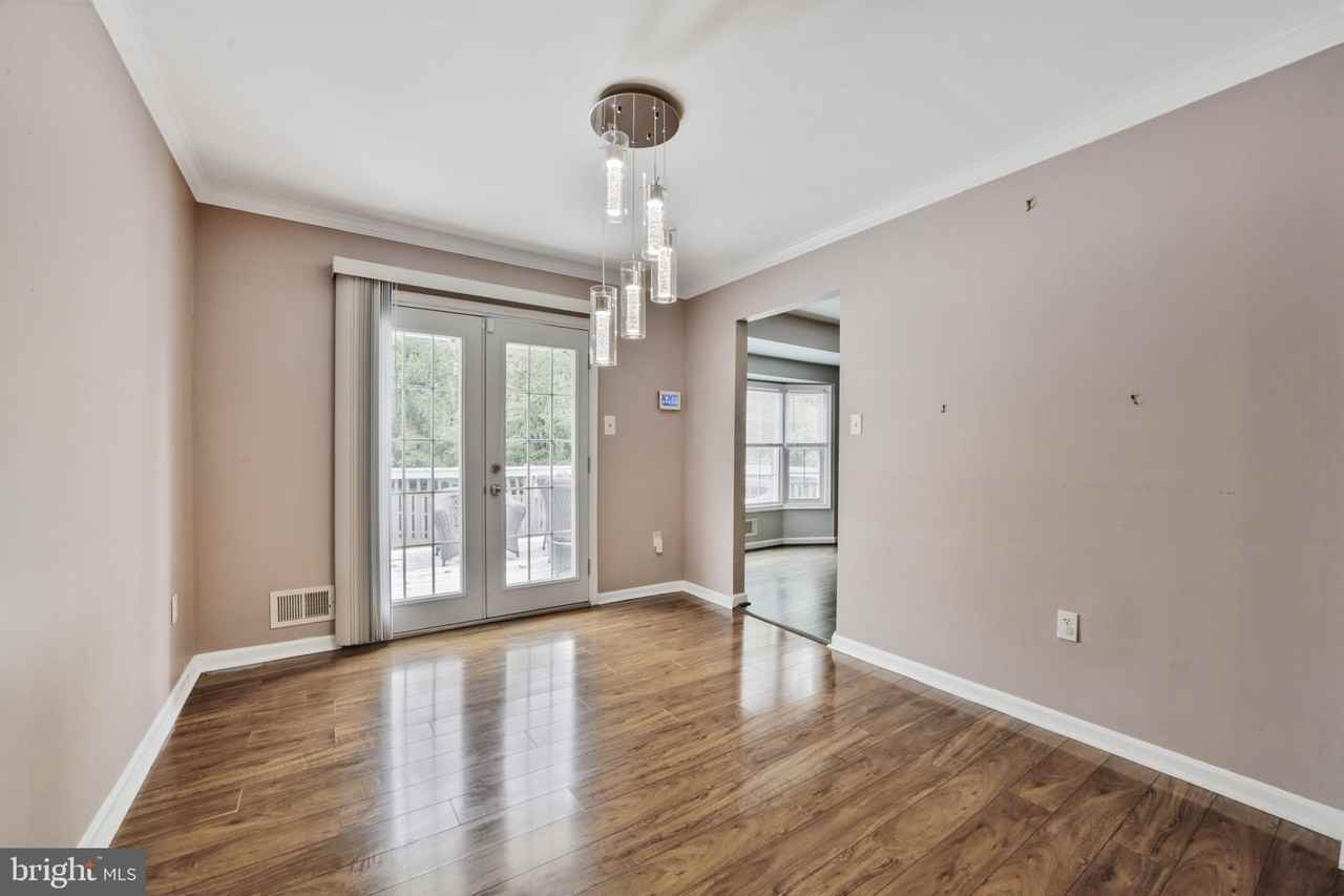 1602 Lorelei Dr - Photo 3 of 17