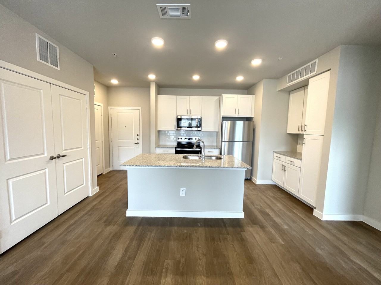 1325 Choate Pkwy #09-1109 - Photo 2 of 10