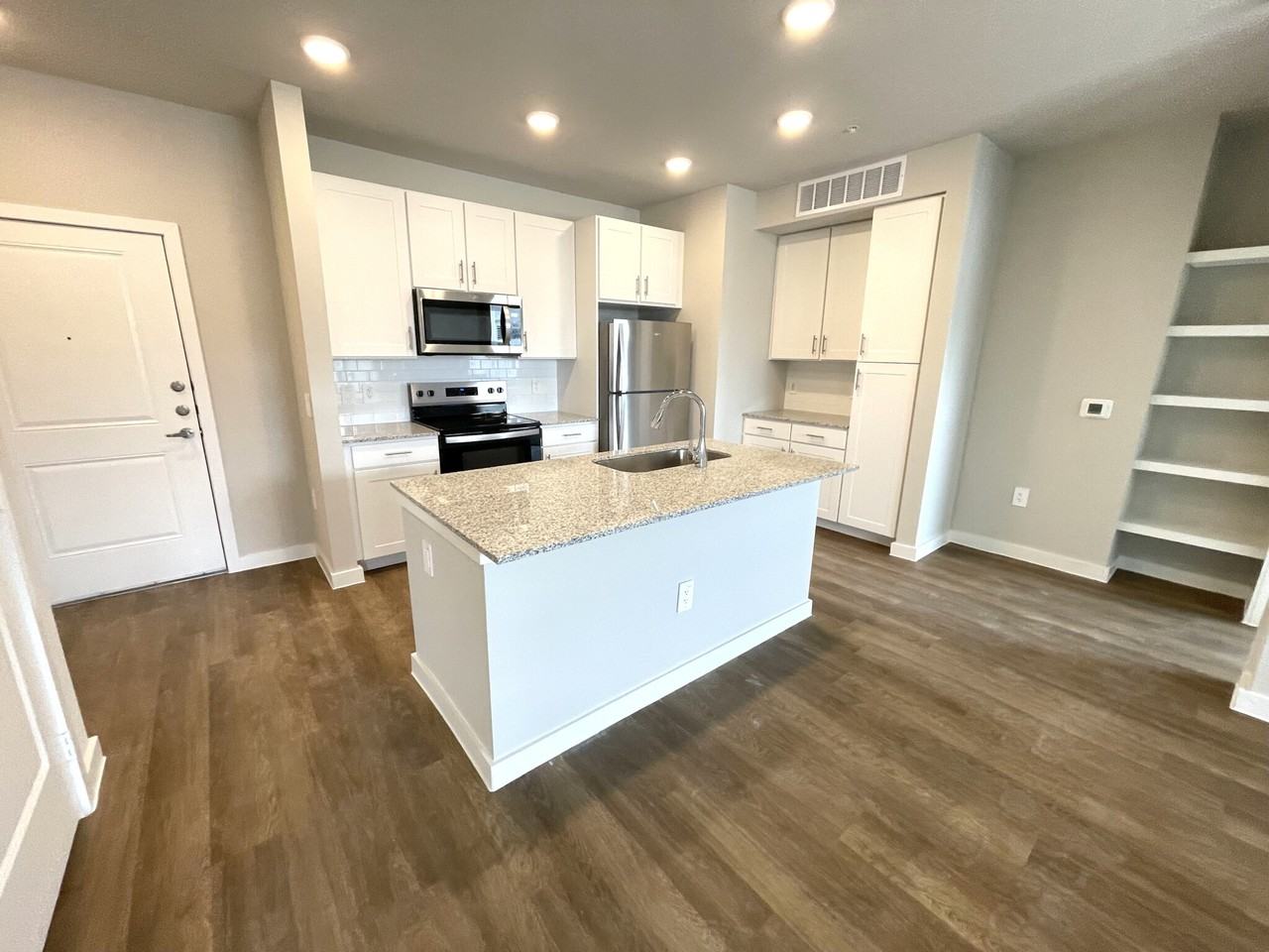 1325 Choate Pkwy #09-1109 - Photo 3 of 10