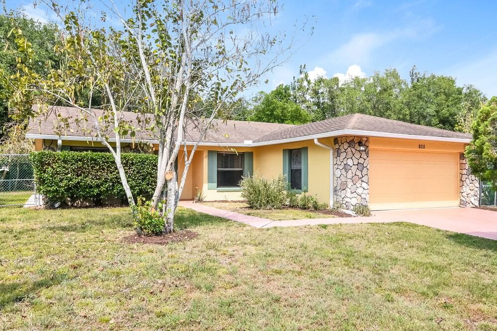 805 Mountbatten Ln - Photo 3 of 16