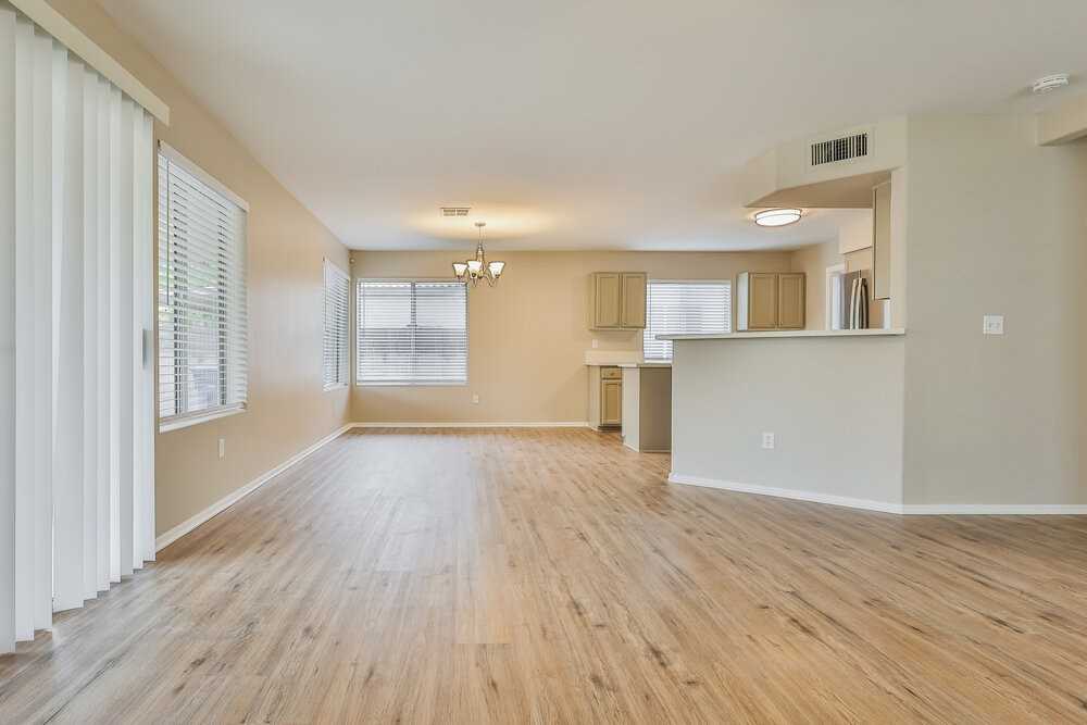 942 E Whitten St - Photo 6 of 17