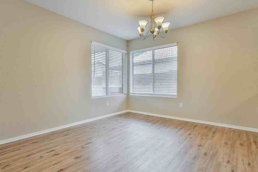 942 E Whitten St - Photo 7 of 17