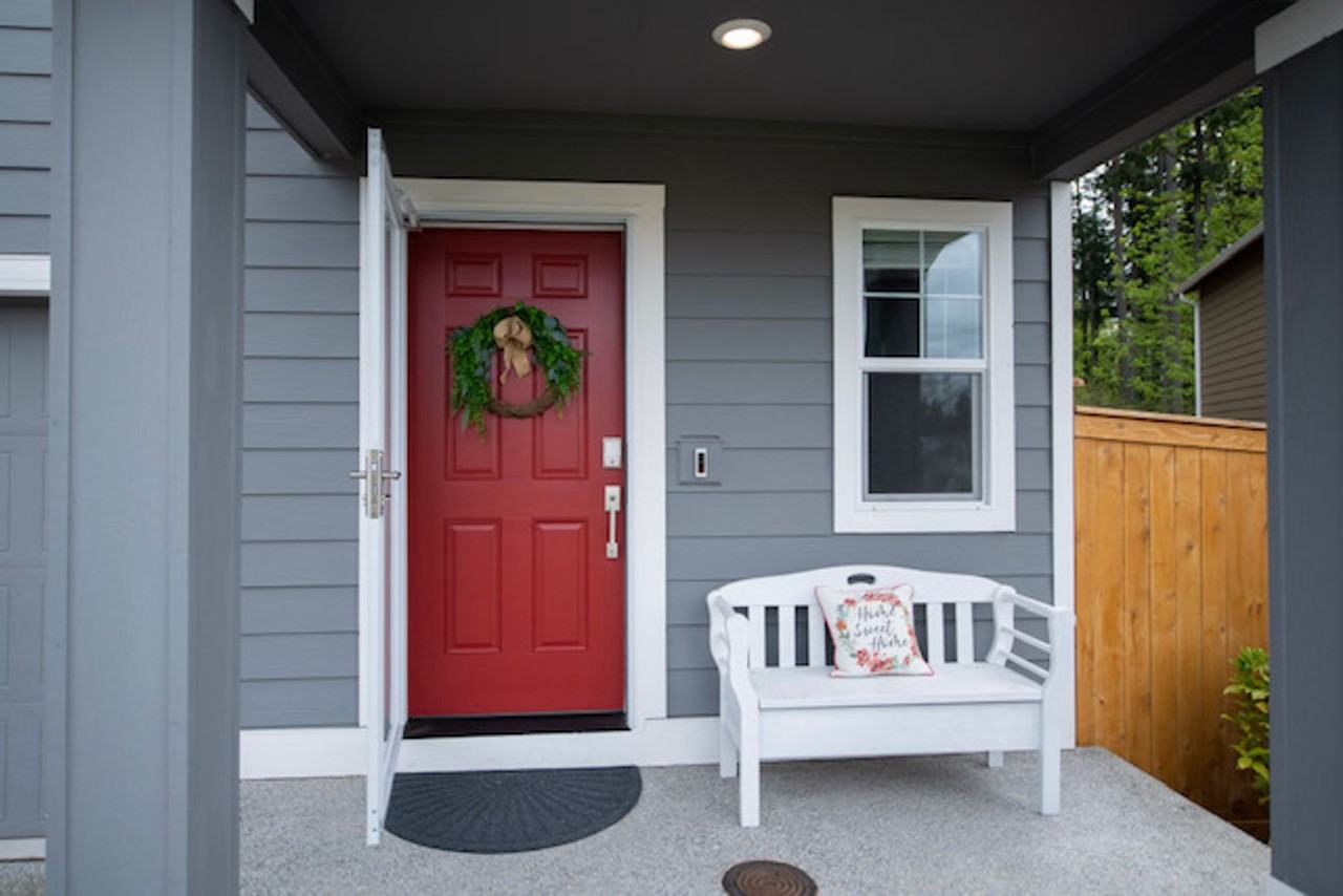 1118 Swan Loop - Photo 2 of 21