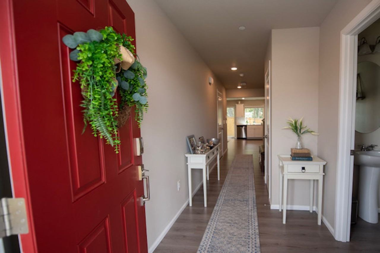 1118 Swan Loop - Photo 3 of 21