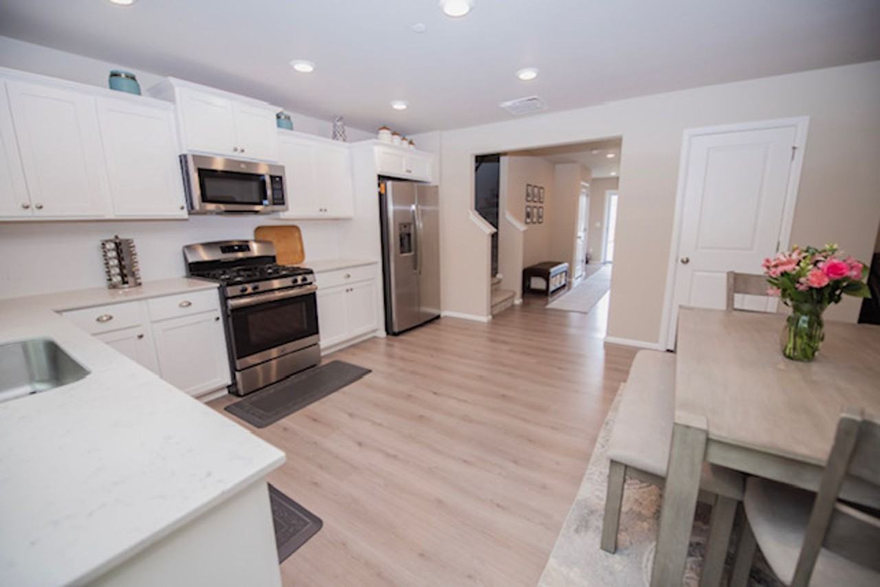 1118 Swan Loop - Photo 4 of 21