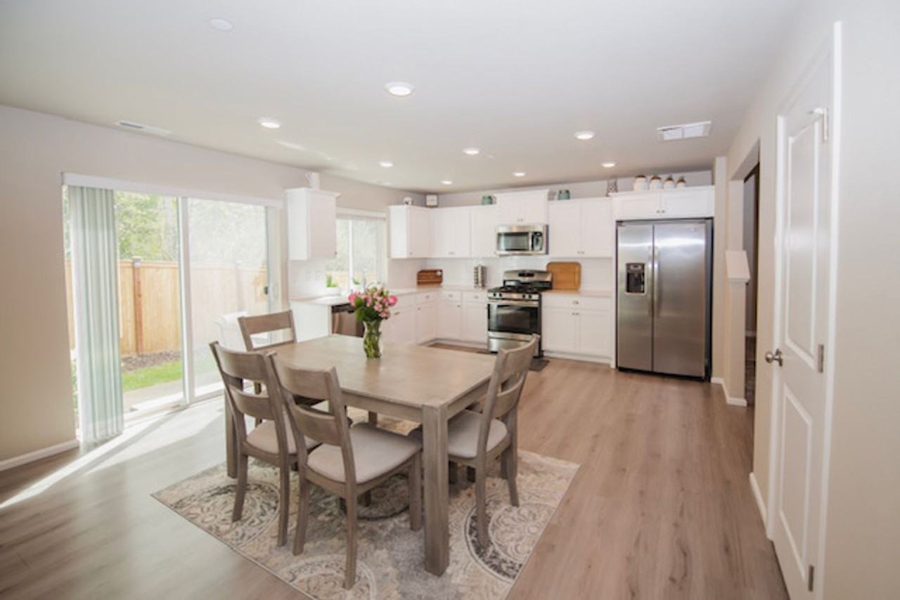 1118 Swan Loop - Photo 5 of 21
