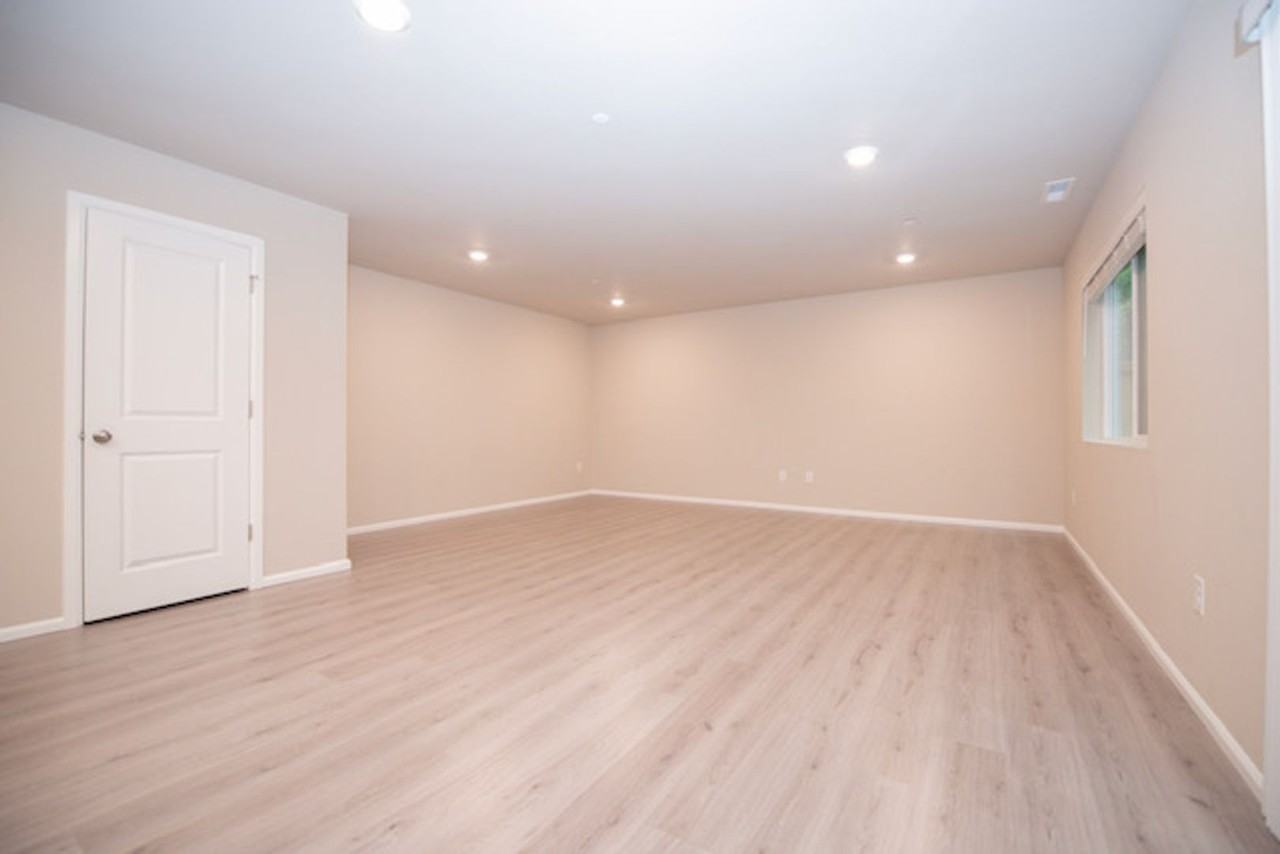 1118 Swan Loop - Photo 6 of 21