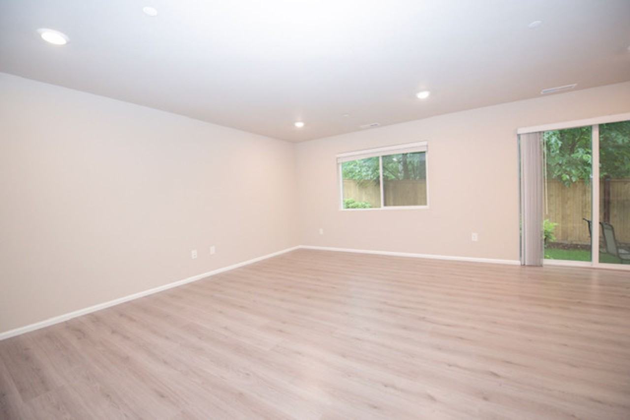 1118 Swan Loop - Photo 7 of 21