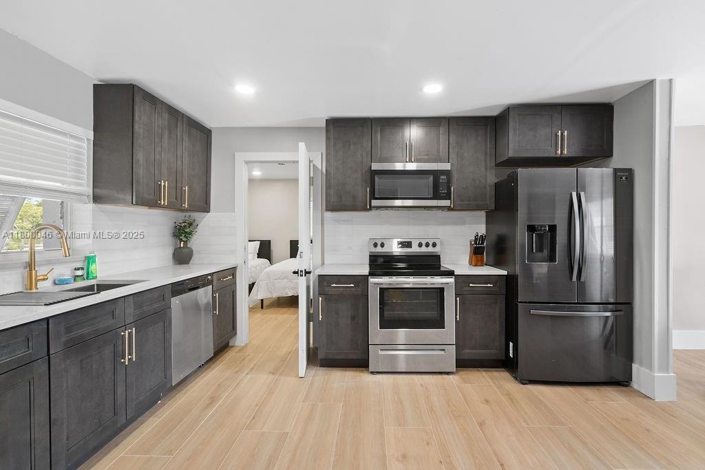 736 Prosperity Farms Rd - Photo 2 of 33