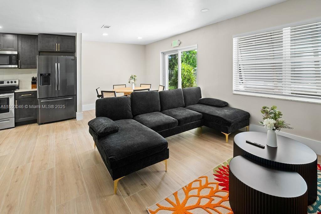 736 Prosperity Farms Rd - Photo 3 of 33