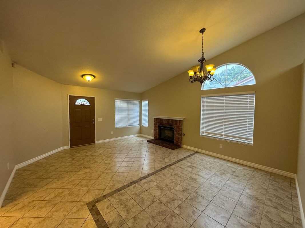 4605 Acapulco St - Photo 3 of 17