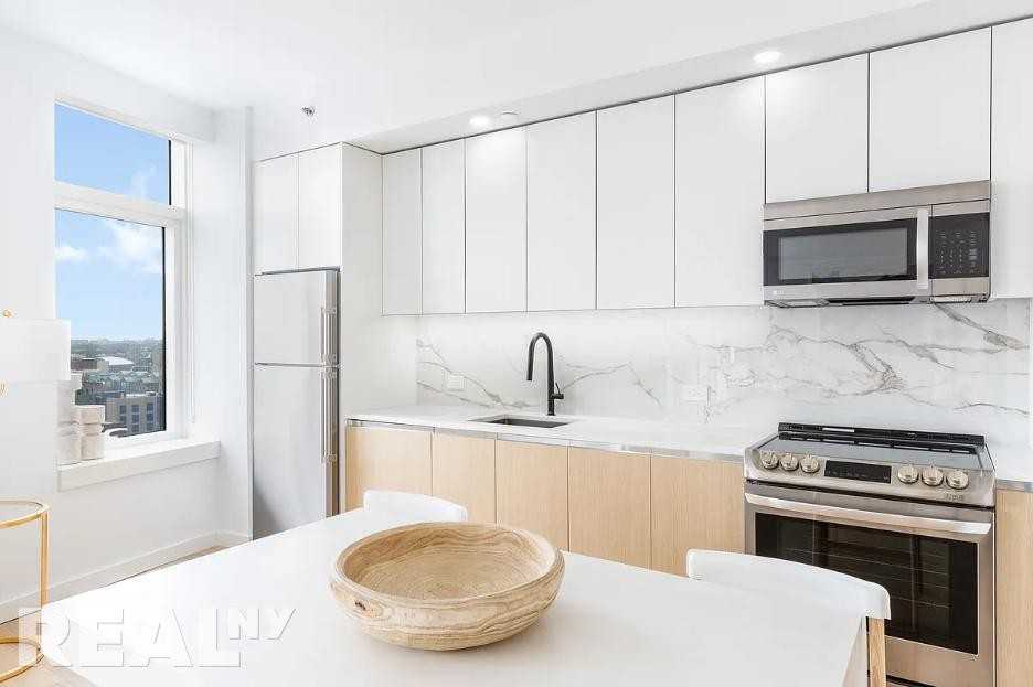 Linden Boulevard #D21G - Photo 5 of 17