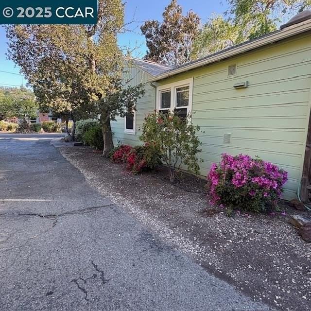 2150 Whyte Park Ave - Photo 5 of 50