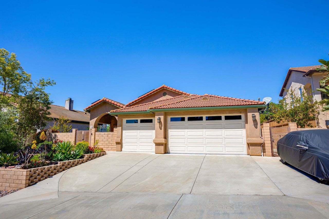 635 Dimaio Way - Photo 3 of 40