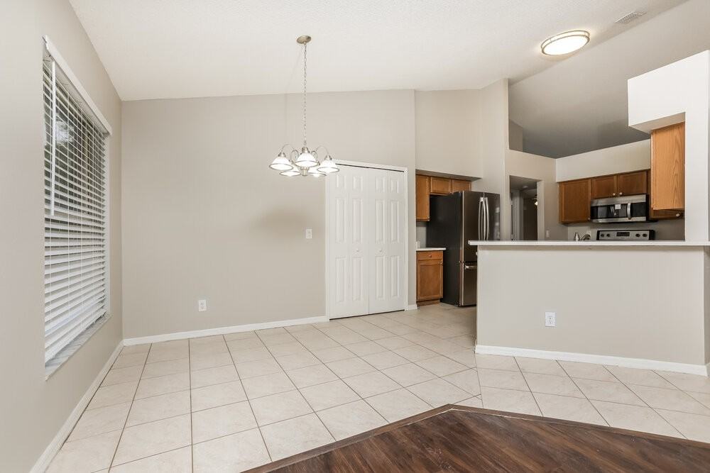13709 Valleybrooke Ln - Photo 5 of 16