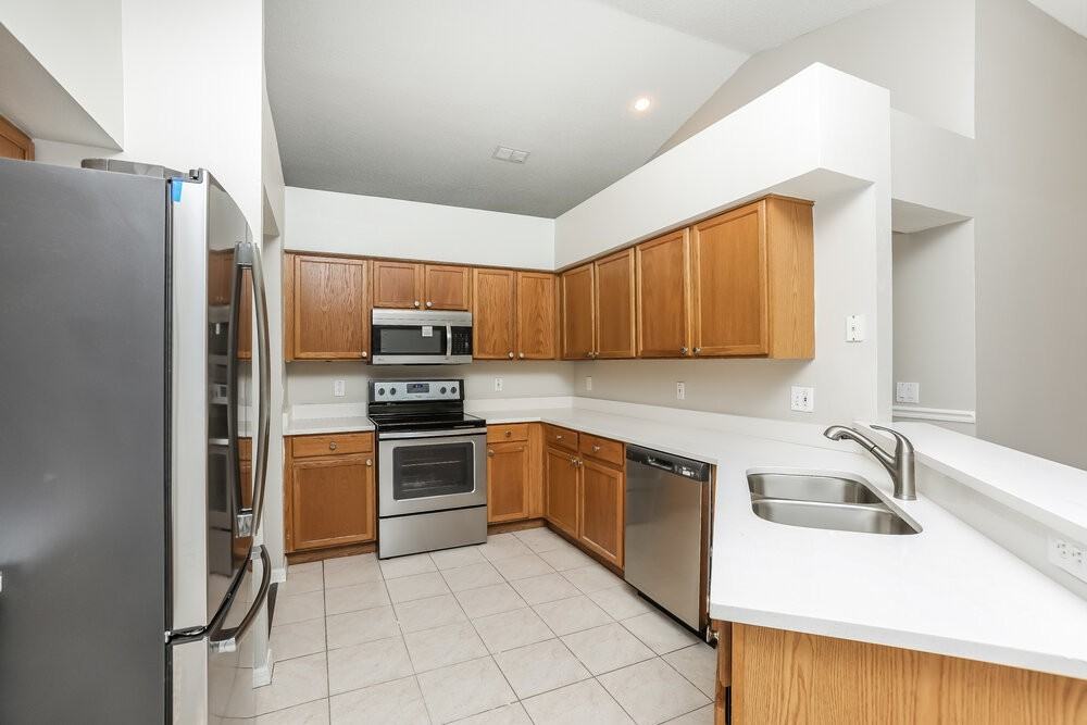 13709 Valleybrooke Ln - Photo 6 of 16