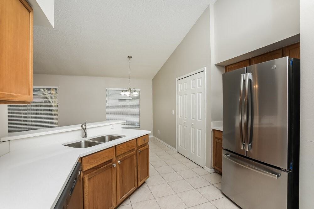 13709 Valleybrooke Ln - Photo 7 of 16
