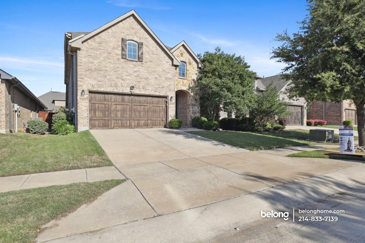 911 Montgomery Way - Photo 2 of 27