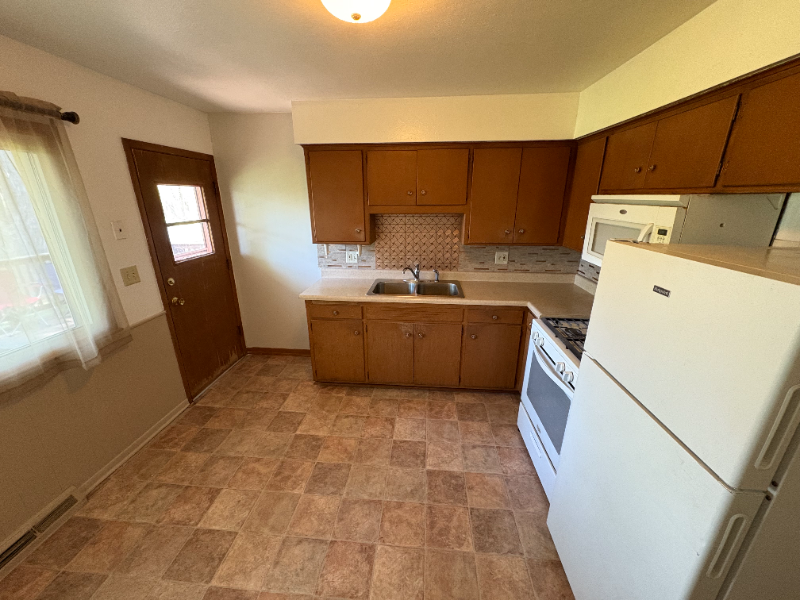 1620/1622 63Rd St #1620 - Photo 3 of 11