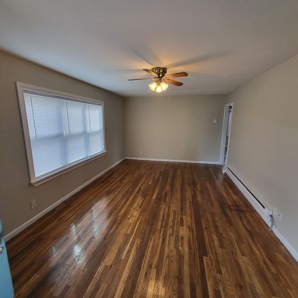 105 N Houston Ave - Photo 3 of 10