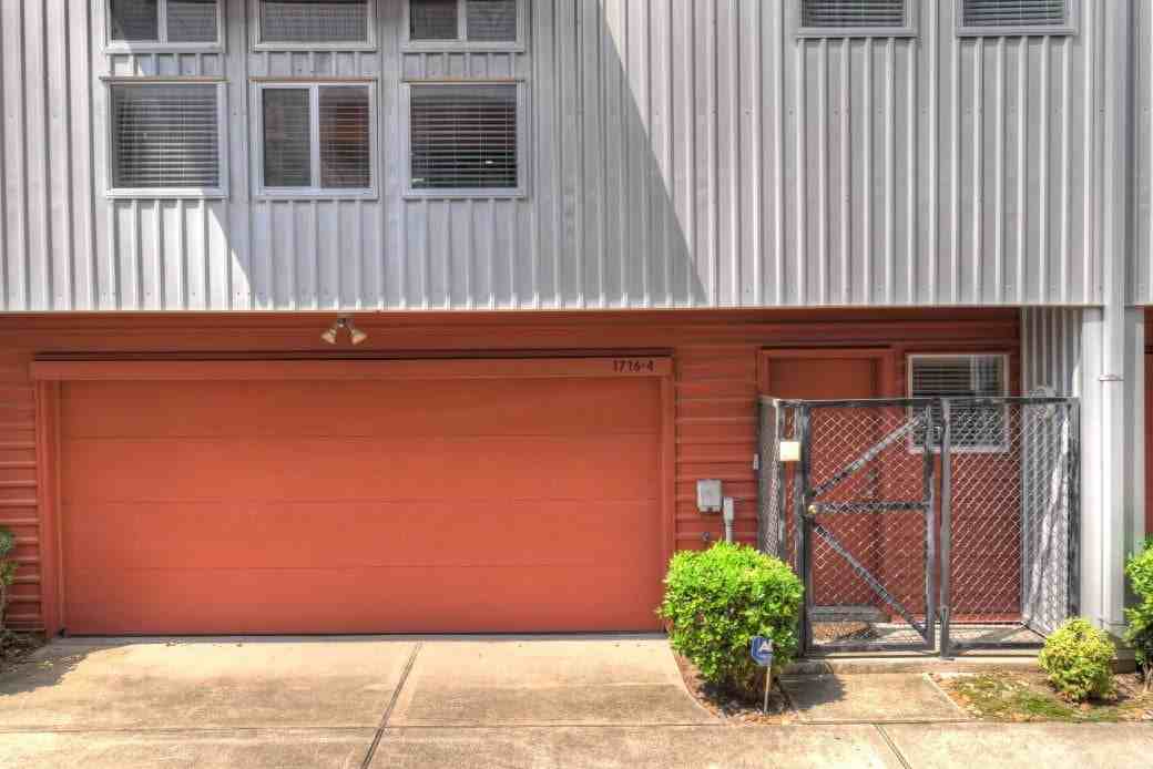 1716 W Dallas St - Photo 3 of 23