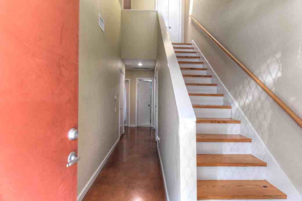 1716 W Dallas St - Photo 4 of 23