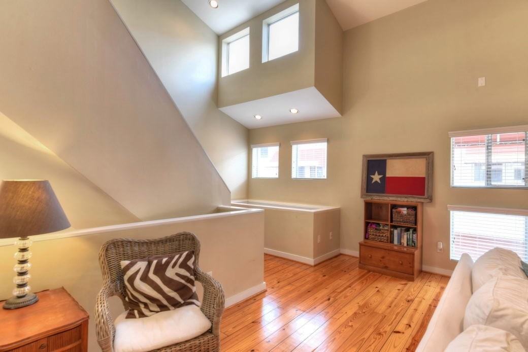 1716 W Dallas St - Photo 5 of 23