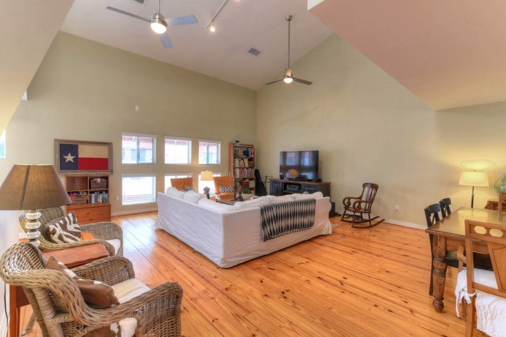 1716 W Dallas St - Photo 6 of 23