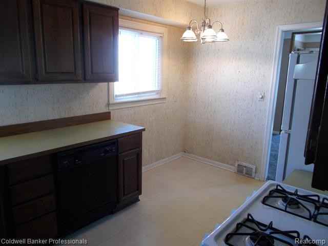 31389 Artesian Dr - Photo 3 of 13