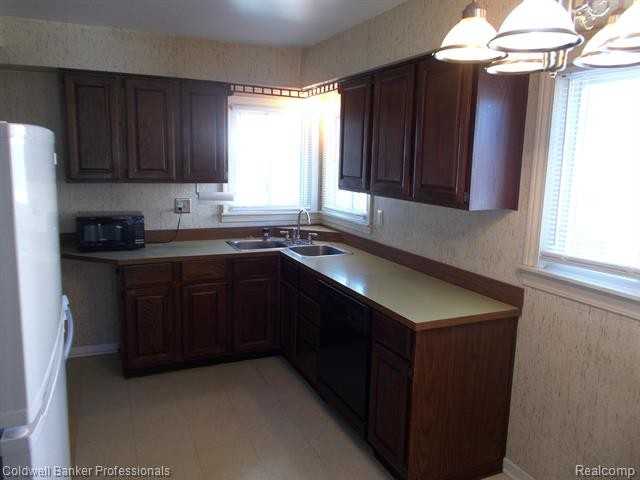 31389 Artesian Dr - Photo 4 of 13