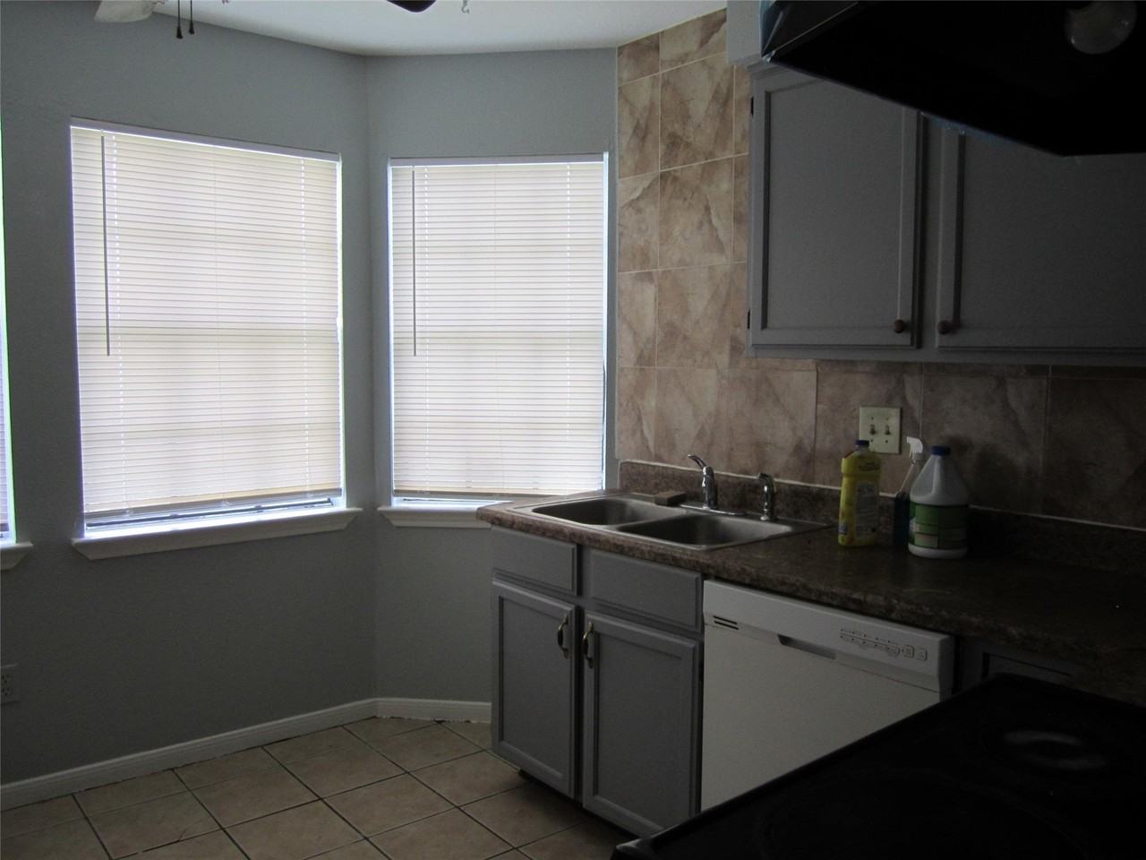 11731 Lamprey St - Photo 4 of 7