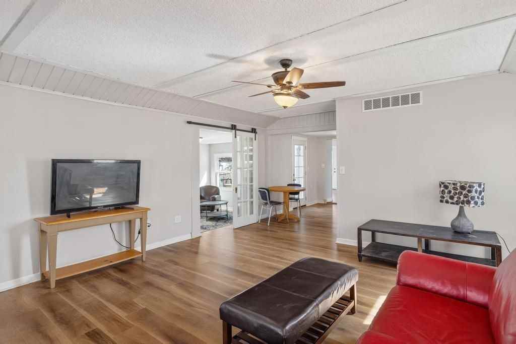 3040 Inman St - Photo 4 of 25