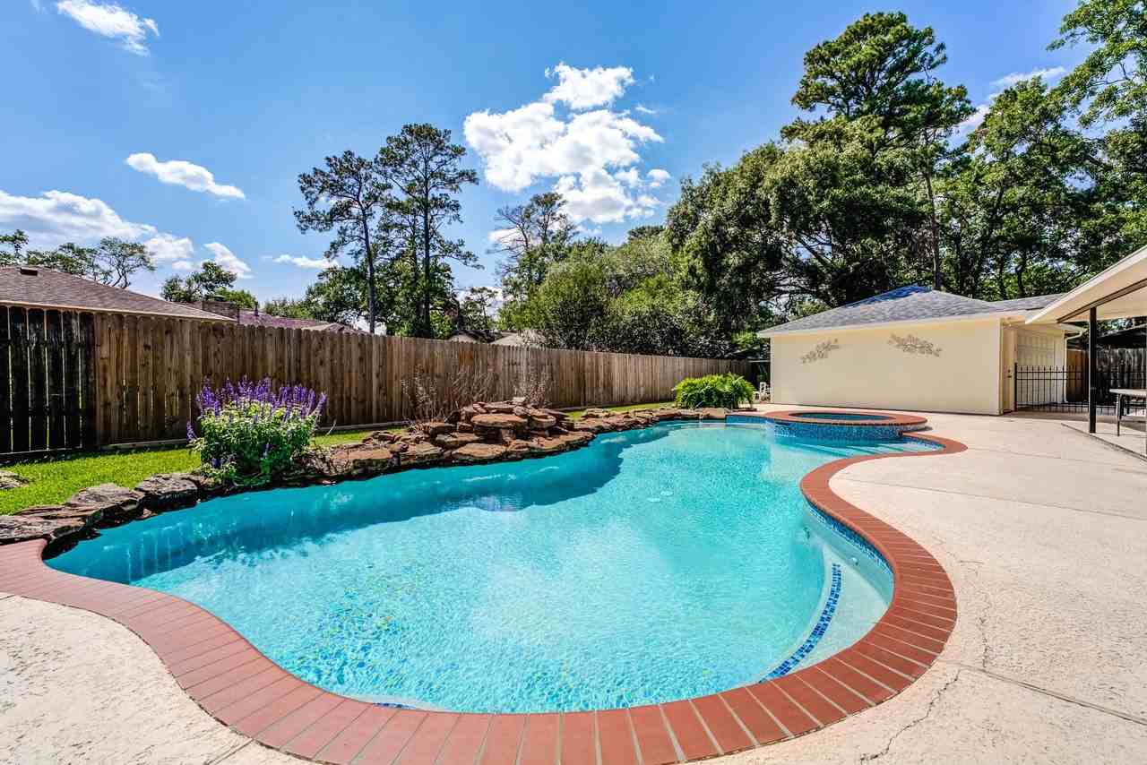 19611 Enchanted Spring Dr - Photo 3 of 16