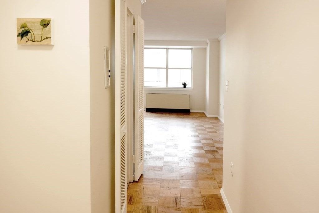 9 Hawthorne Pl - Photo 5 of 12