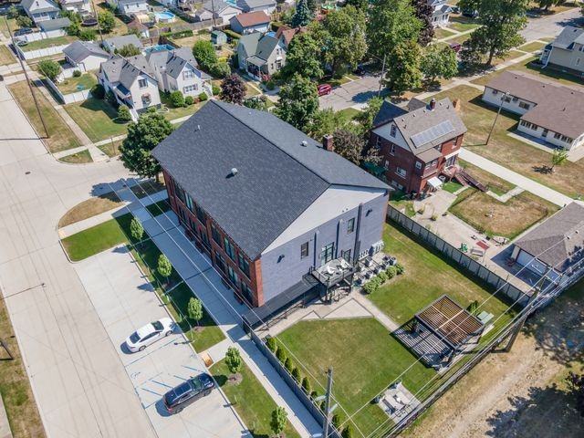 785 Forest St - Photo 5 of 39