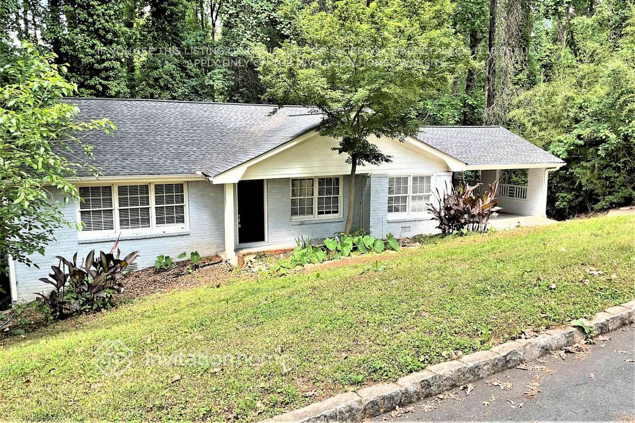 2372 Oakridge Ct - Photo 3 of 22