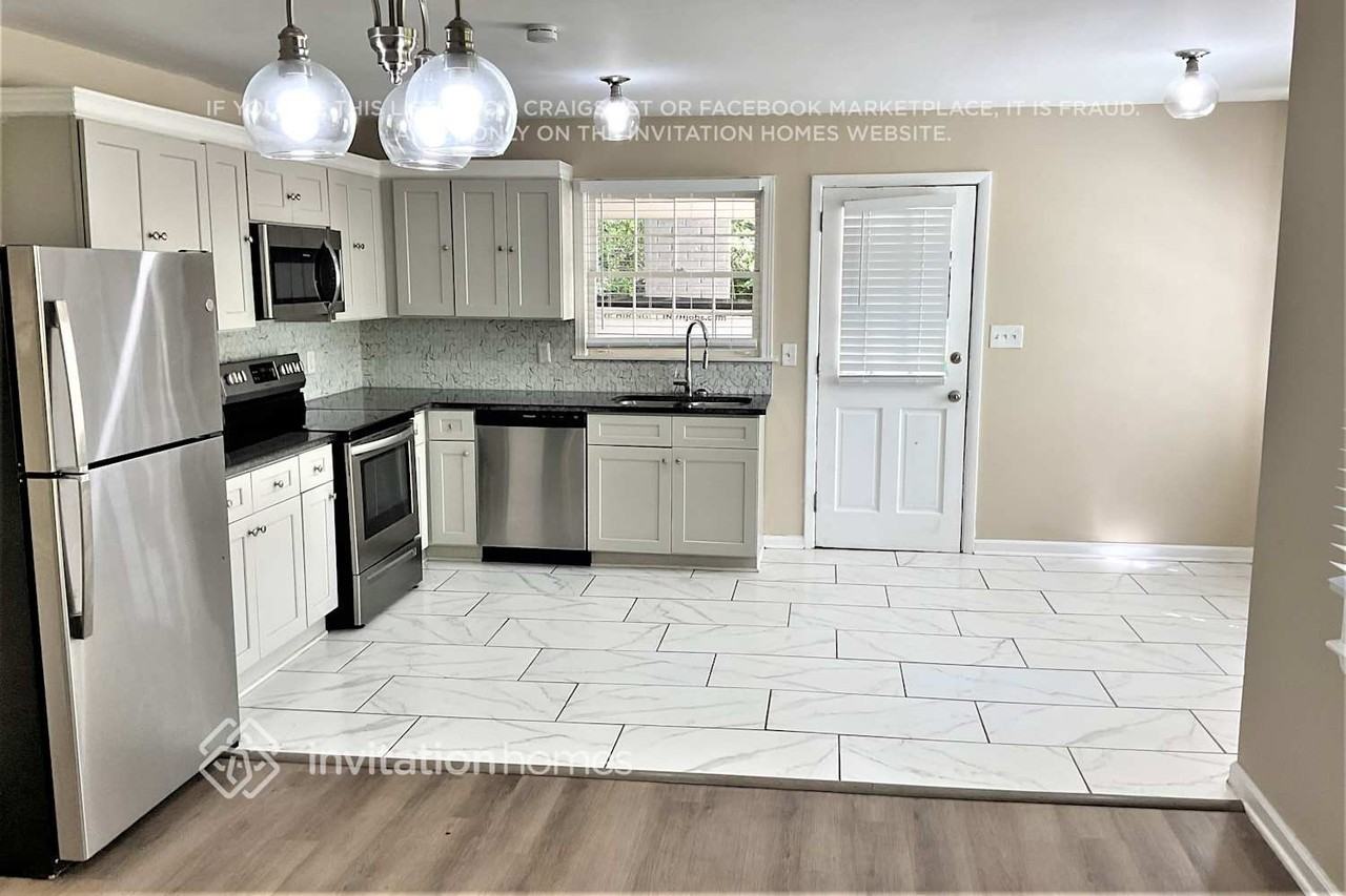 2372 Oakridge Ct - Photo 7 of 22