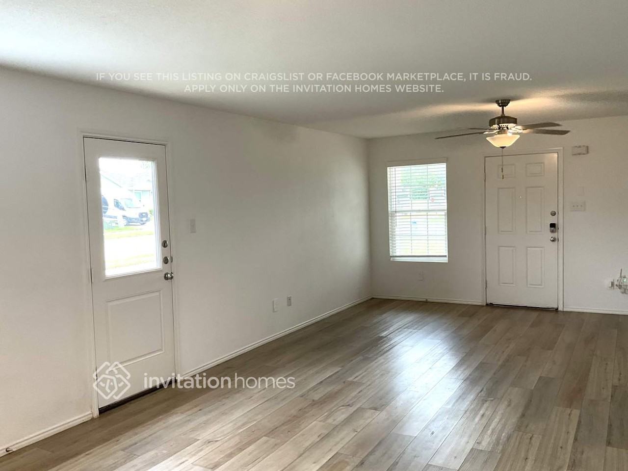 1346 Mosely Cir - Photo 2 of 12