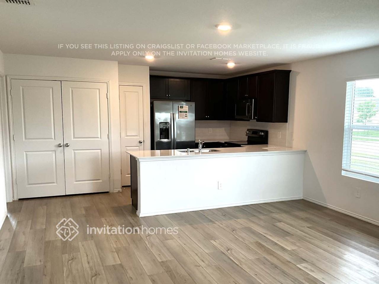 1346 Mosely Cir - Photo 3 of 12