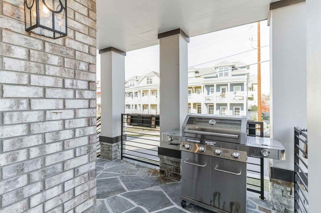 228 22nd St - Photo 2 of 31