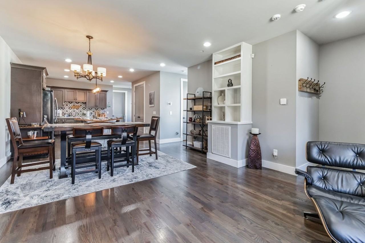 228 22nd St - Photo 4 of 31