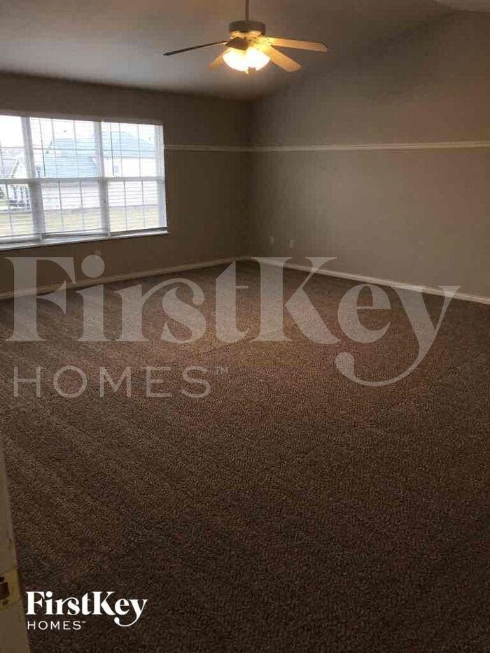 1857 Murdoch Dr - Photo 3 of 5