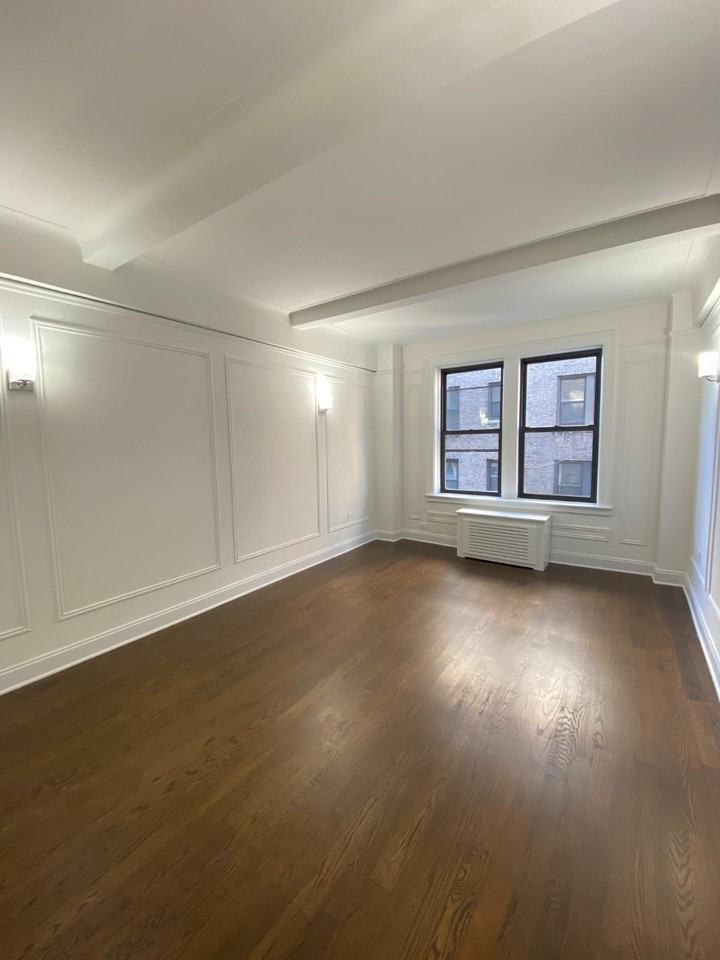 W 68th St #1D - Photo 2 of 7