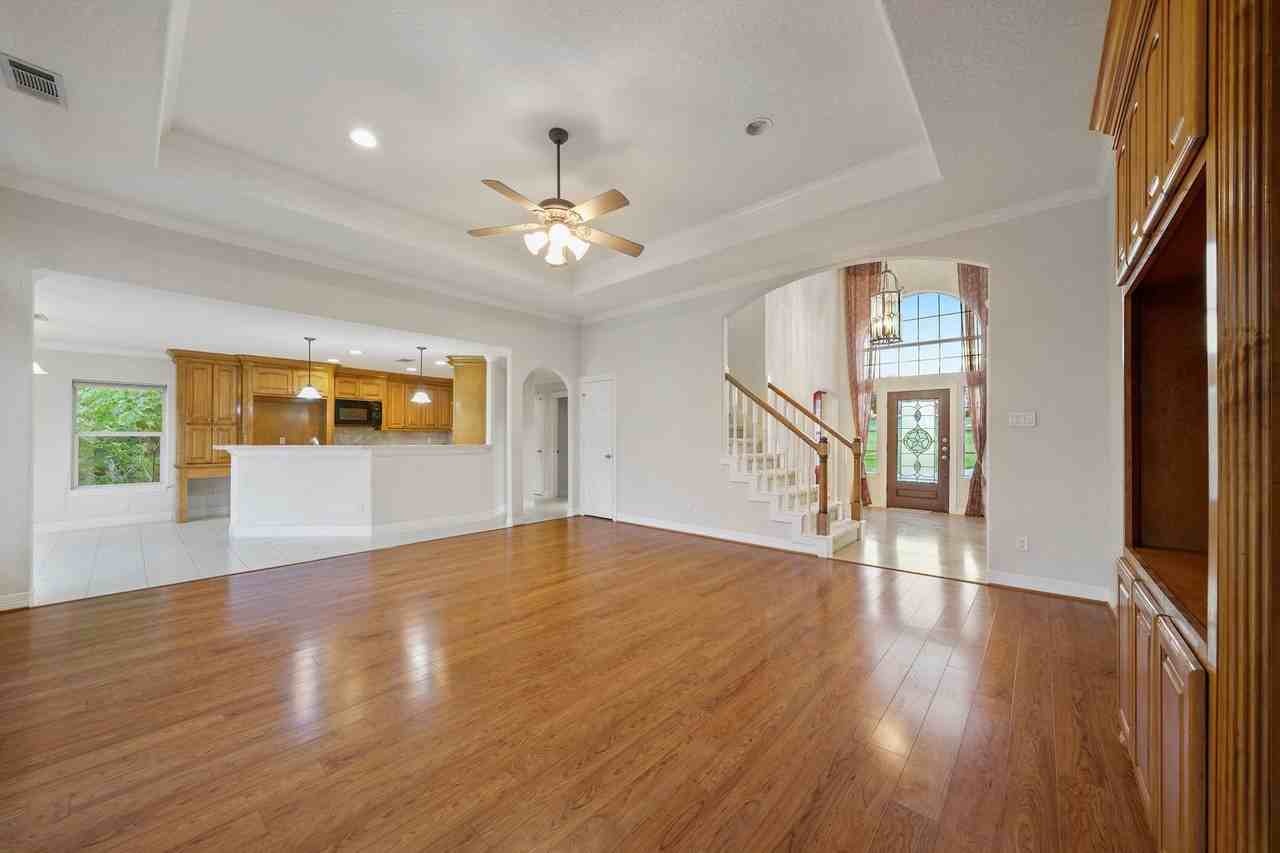 11836 Seashell Cir - Photo 2 of 42