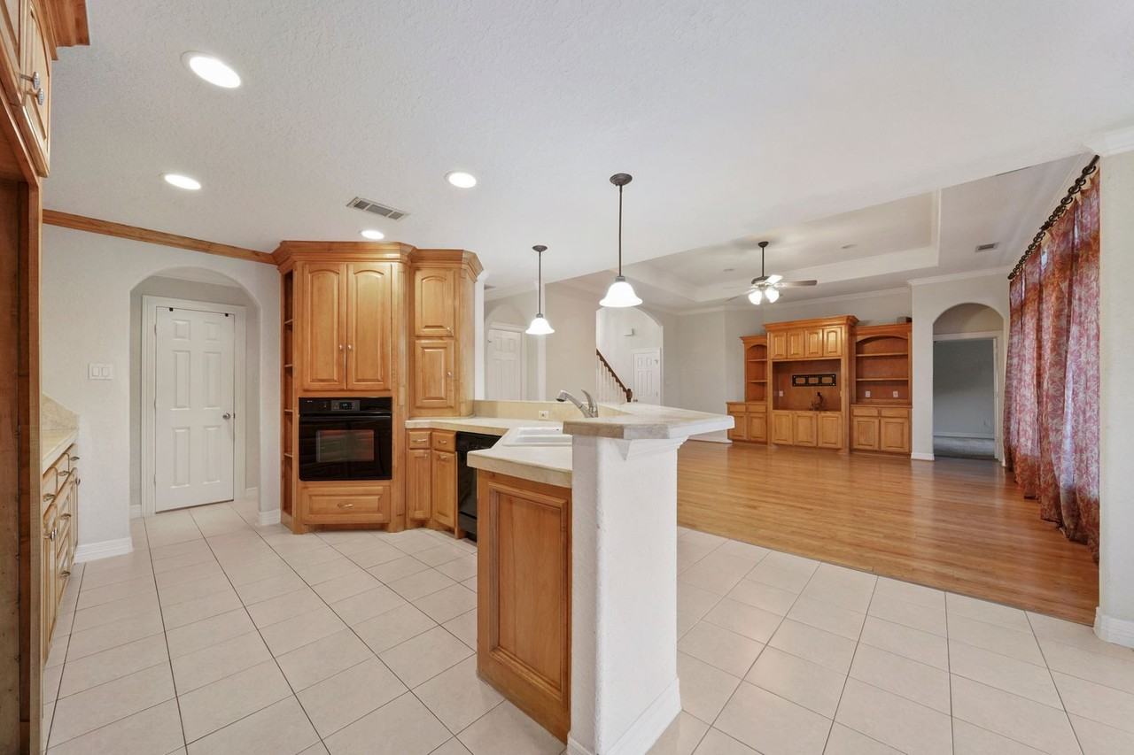 11836 Seashell Cir - Photo 3 of 42