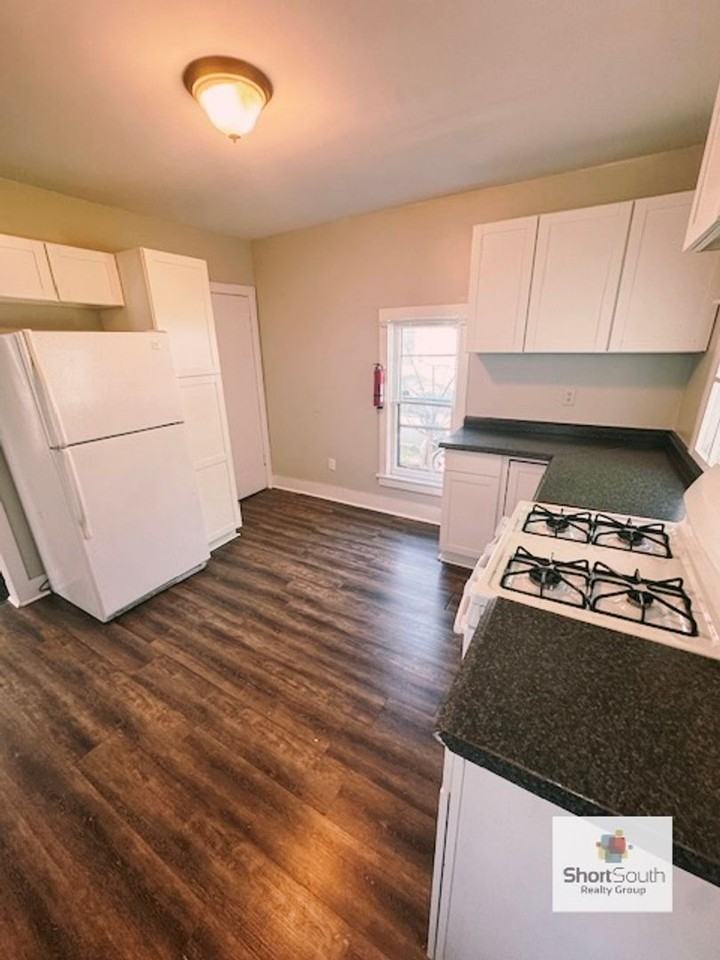 614 Neland Ave Se - Photo 3 of 11