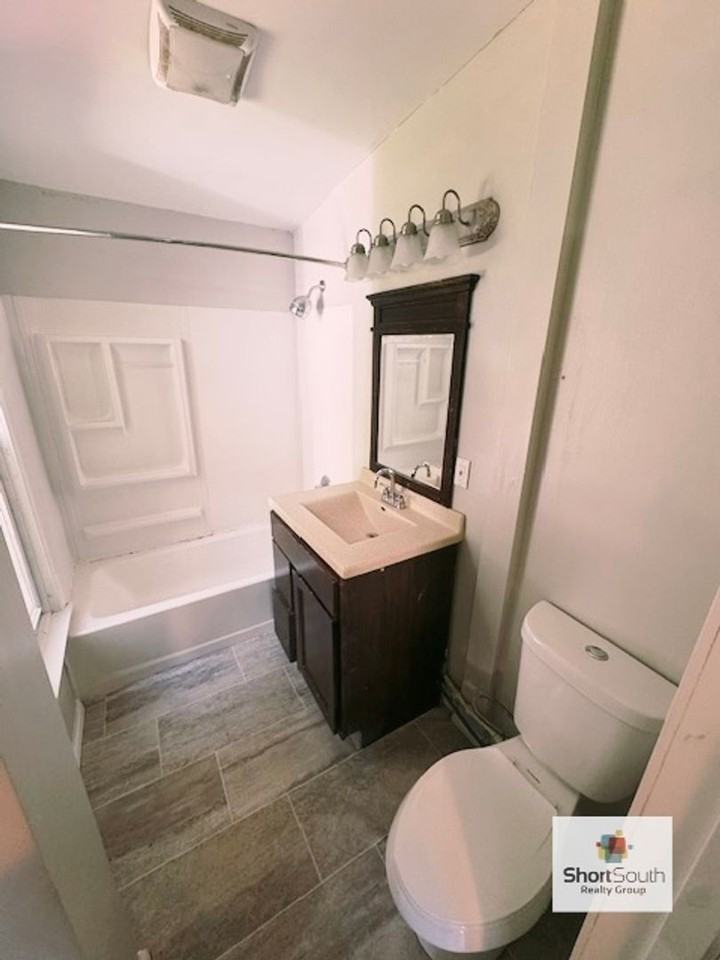 614 Neland Ave Se - Photo 5 of 11