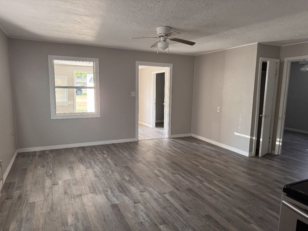 1418 Woodlawn Avenue - Photo 3 of 21