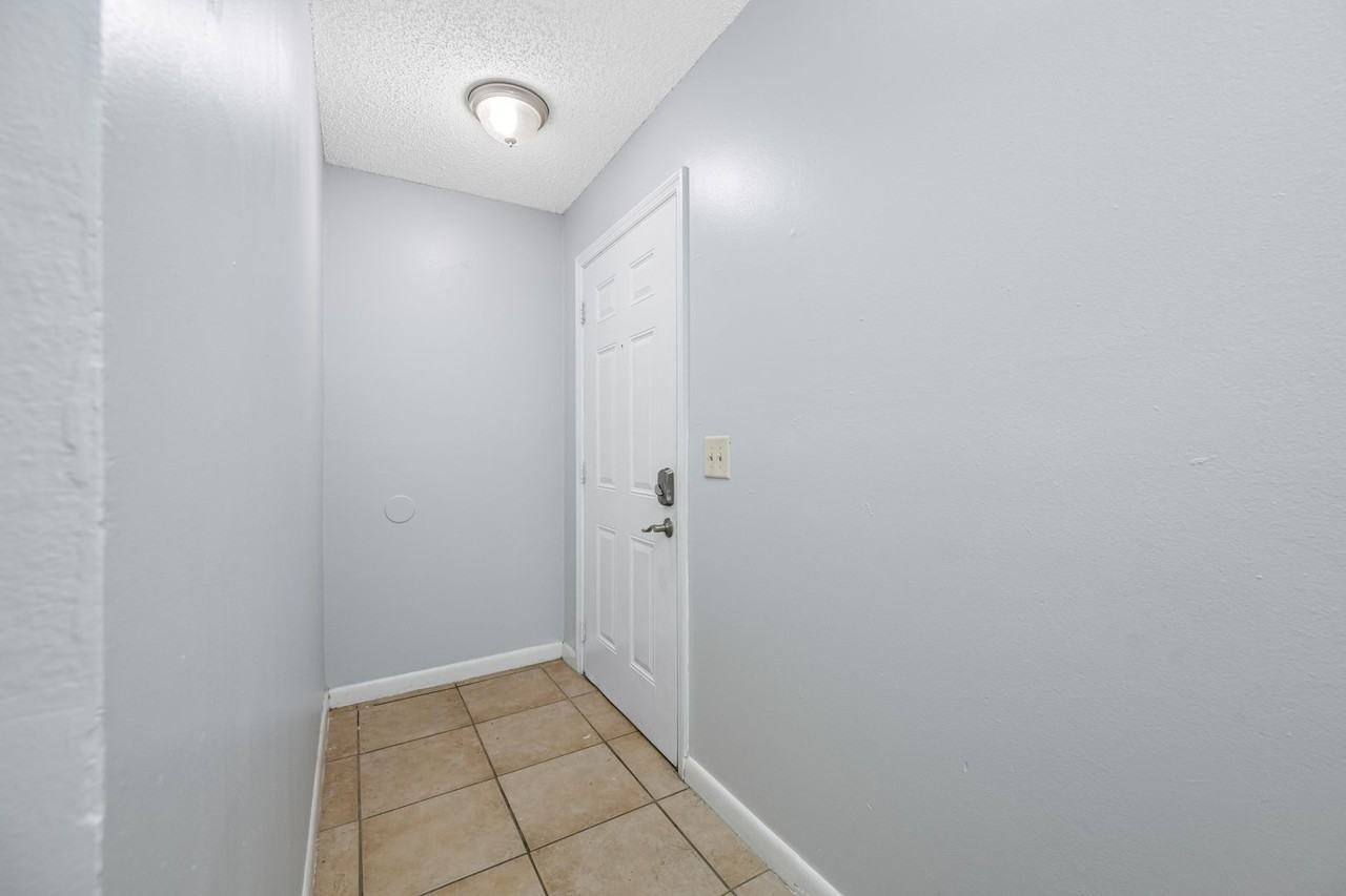 5113 N Nebraska Ave - Photo 3 of 50